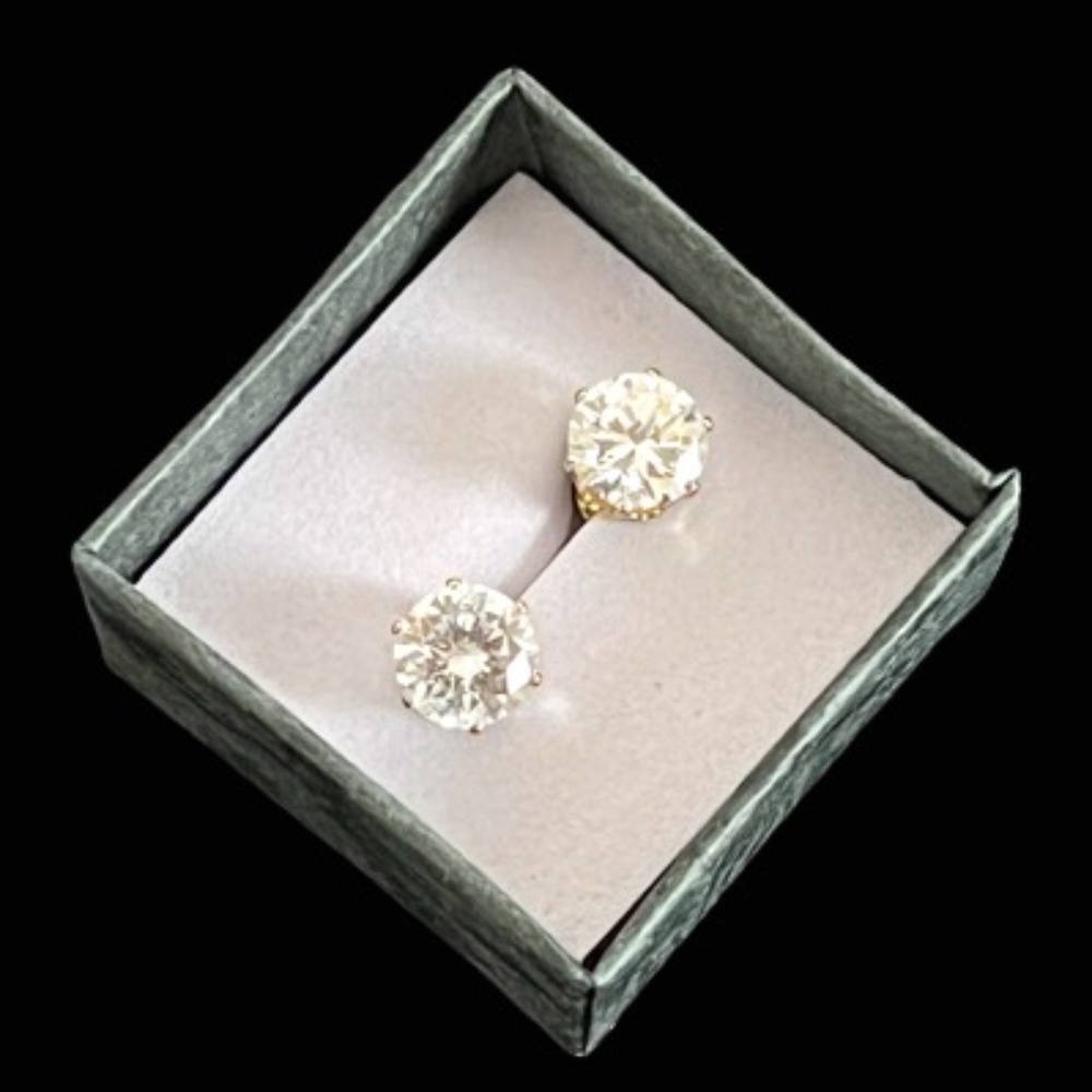 Brilliant Round Crystal or CZ Studs with Posts - Picture 5 of 6